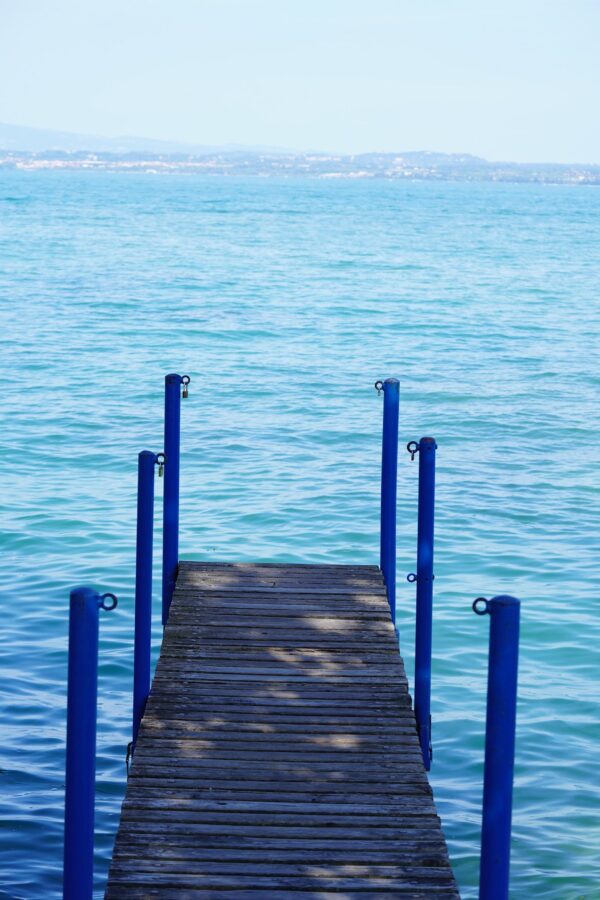 Muelle sobre el mar